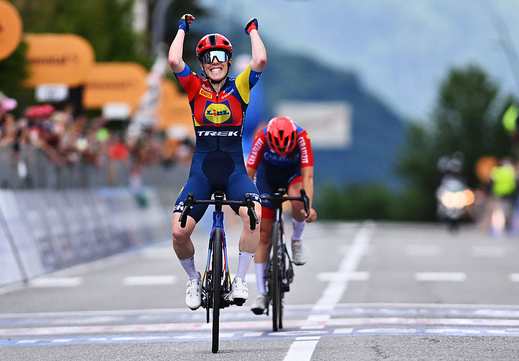 Anna Henderson of Great Britain and Team Lidl - Trek celebrates at finish line as stage winner ahead of Dilyxine Miermont of France and Team CERATIZIT Pro Cycling during the 36th Giro d&#039;Italia Women 2025, Stage 2