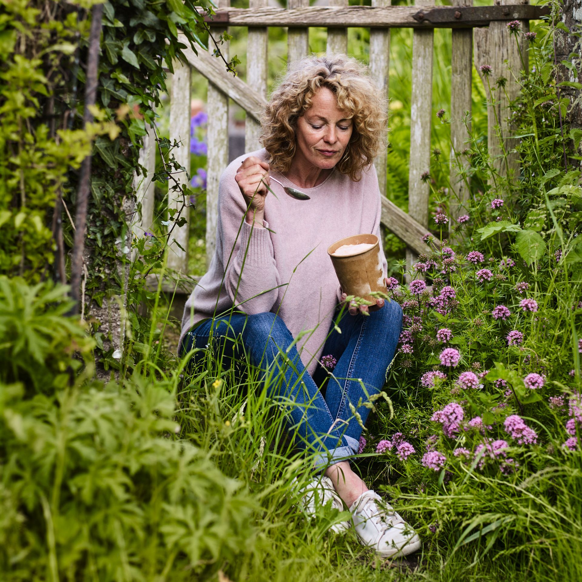 Kate Humble eating ice cream in a garden