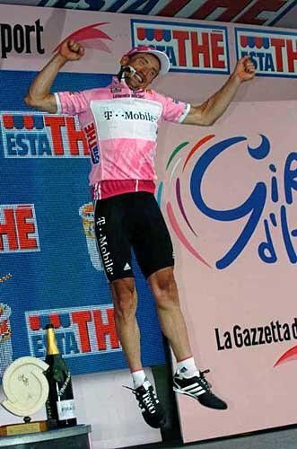 Yep, yep, yeah! Serguei Gonchar (T-Mobile) celebrates on the podium