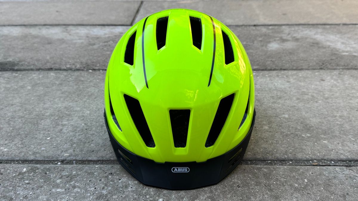 The Abus Pedelec 2.0 MIPS front vents and visor
