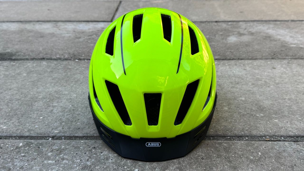 The Abus Pedelec 2.0 MIPS front vents and visor