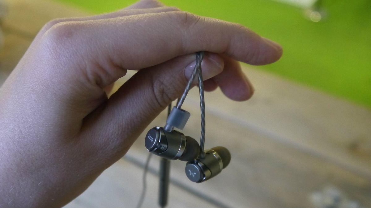SoundMagic E11C