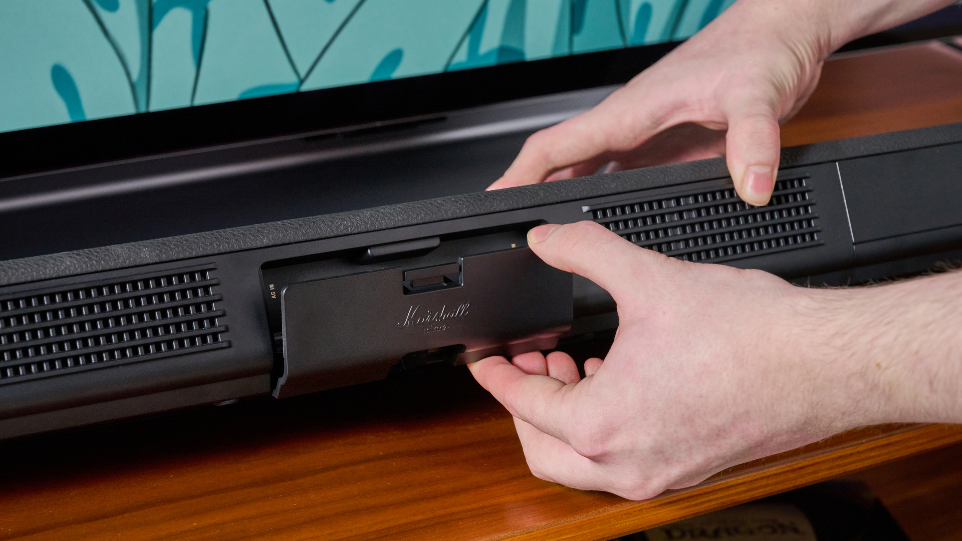 Cable cover on the reverse side of the Marshall Heston 60