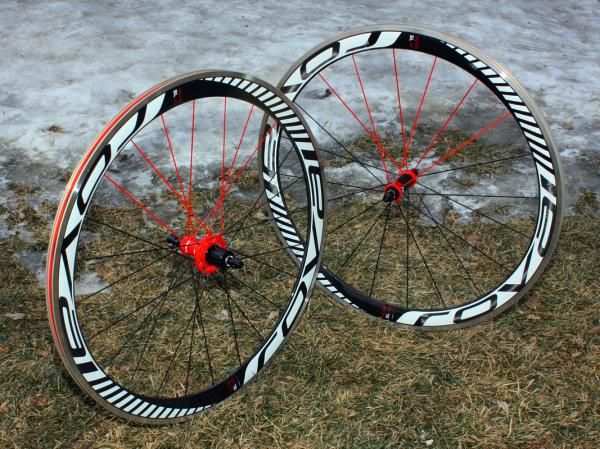 Specialized's Roval Rapide SL 45 road clinchers are well suited to high speed applications that don&rsquo;t require frequent accelerations