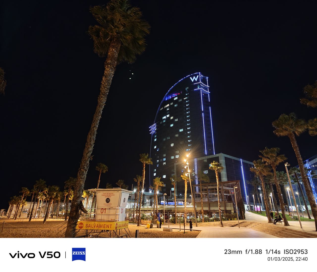 A photo taken on the Vivo V50 at night