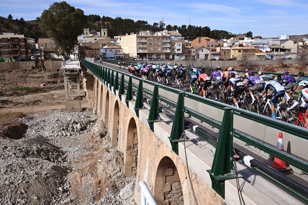 ALPUENTE SPAIN FEBRUARY 07 A general view of the peloton passing through Montroy Village during the 76th Volta a la Comunitat Valenciana 2025 Stage 3 a 1803km stage from Algemesi to Alpuente 958m on February 07 2025 in Alpuente Spain Photo by Szymon GruchalskiGetty Images