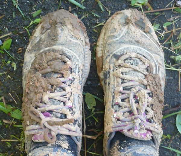 This is what your shoes look like after covering a sunny stage at La Ruta.