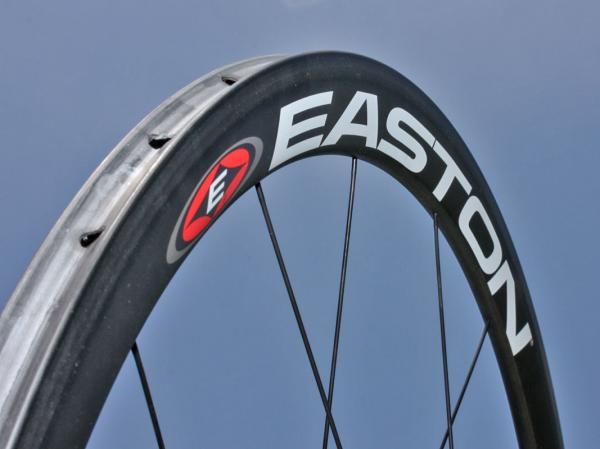 The 38mm rim depth offers an aero advantage over most box-section wheels without being too much to handle in crosswinds
