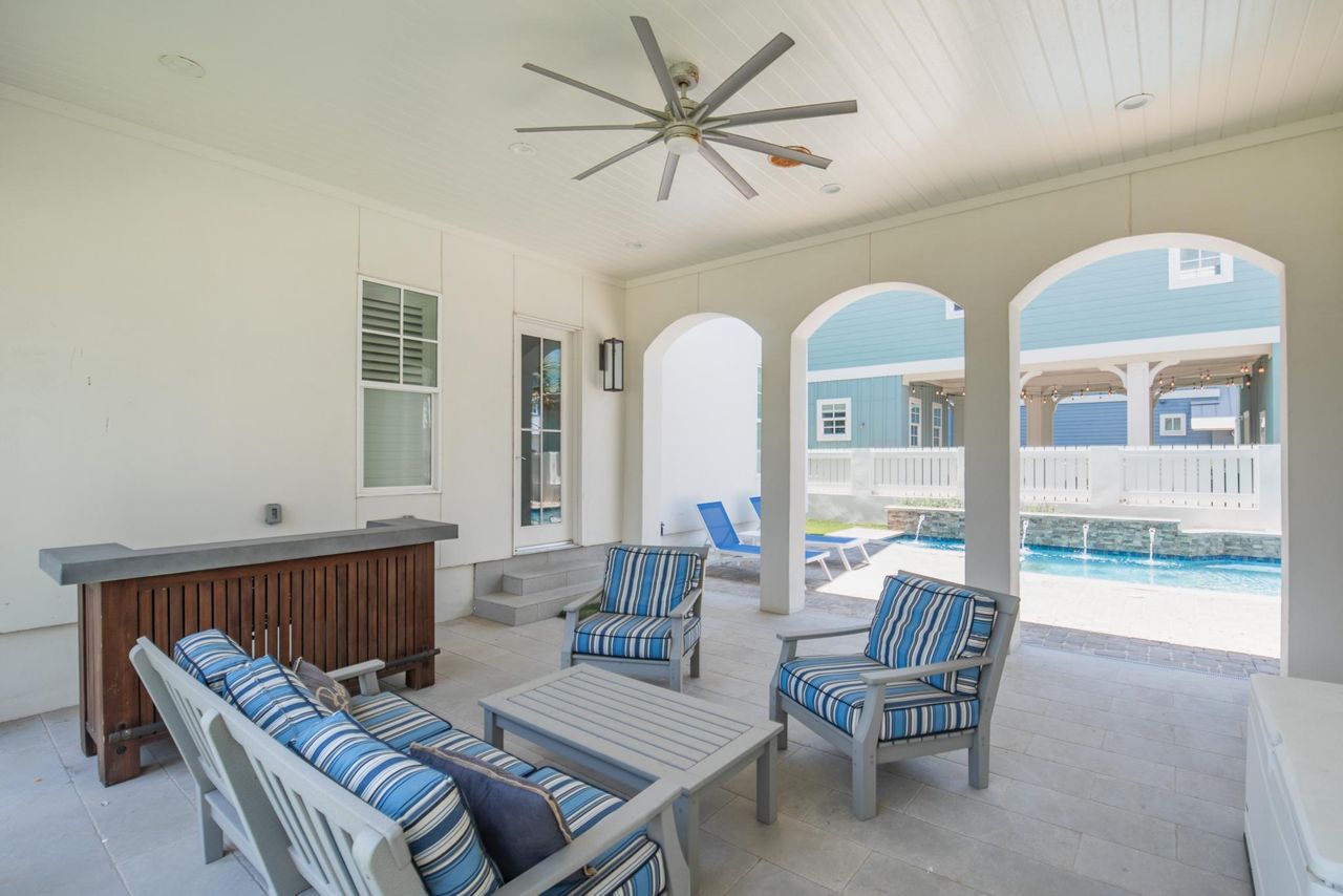Listing images from a home in Port Aransas, Texas.