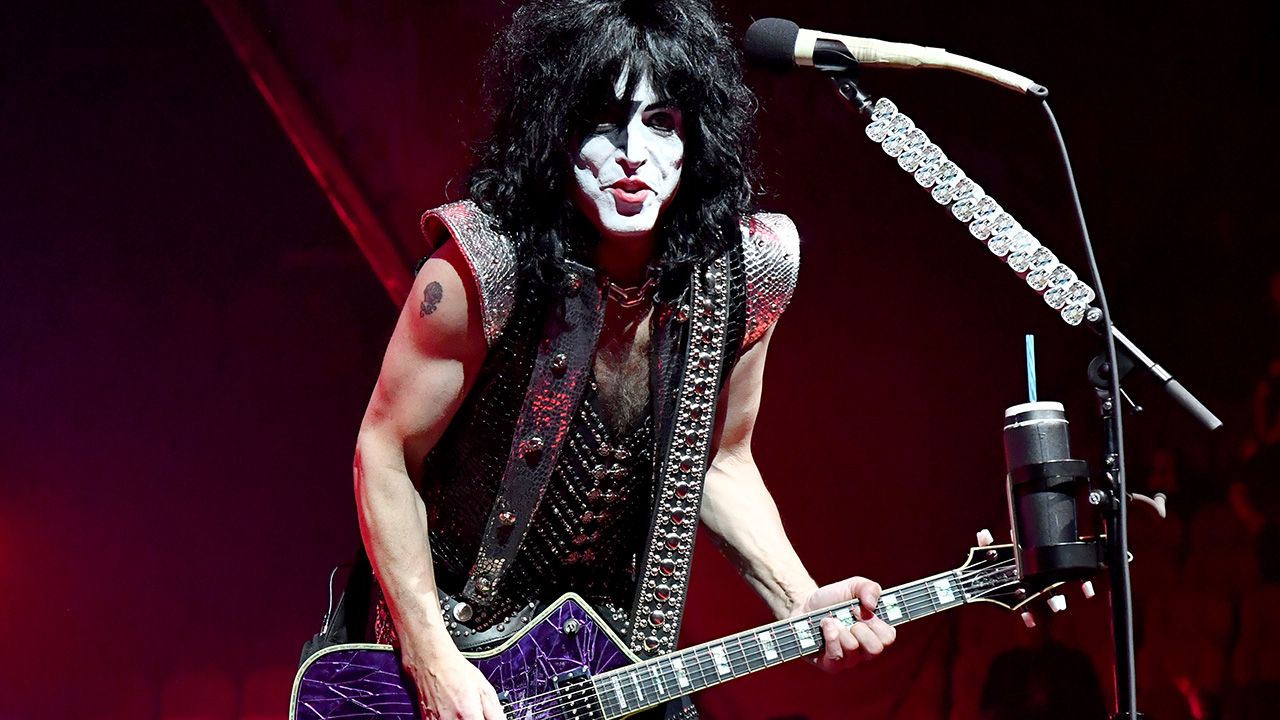 Paul Stanley’s 98 year old dad watches Kiss in concert | Louder