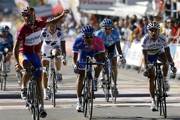 Freire takes the sprint ahead of Bennati and Bettini