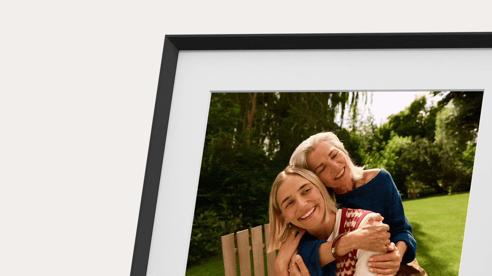 Amazon Alexa Photo Frame 10.1" with 'Alexa speech' GIF animation