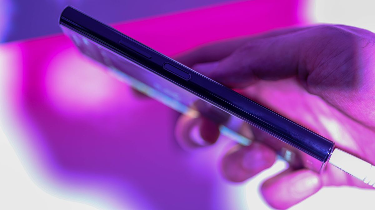 Image of the Huawei Mate X2 foldable smartphone