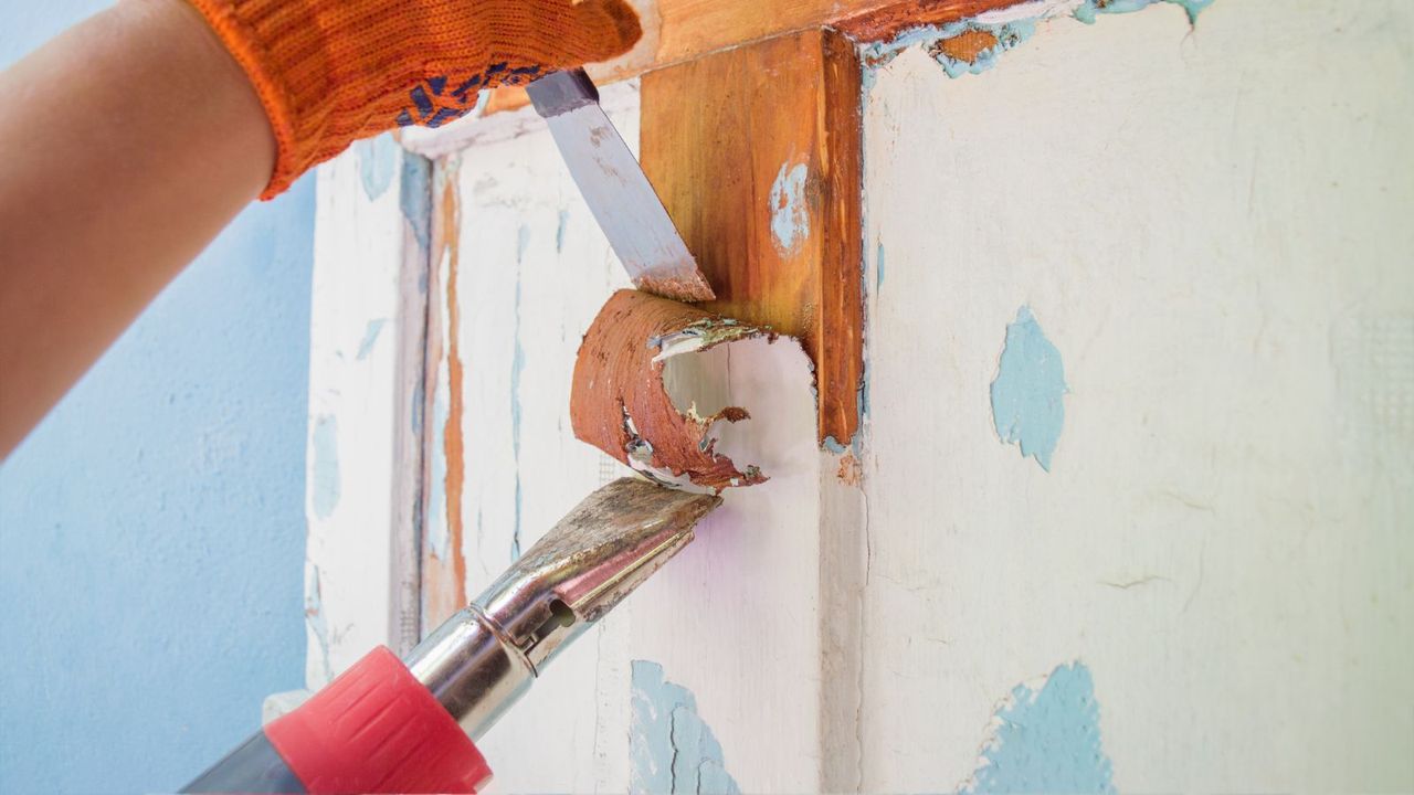 Removal of the coating with a hair dryer and a spatula