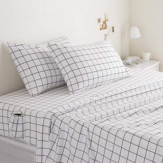 Amazon Basics Soft Microfiber 4-Piece Bed Sheet Set With Elastic Side Pockets, Full, Black Grid, Geometric