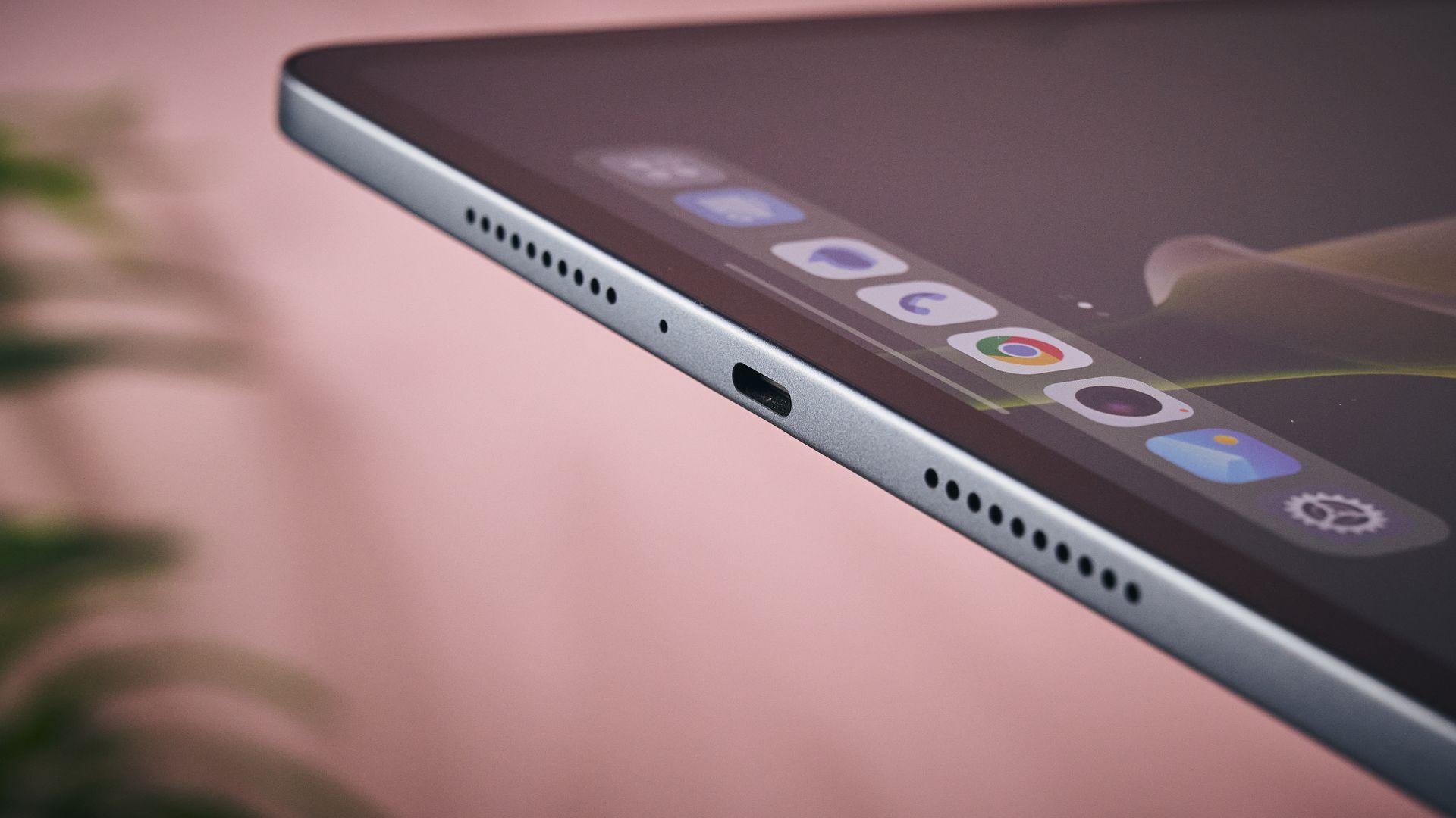 USB-C port on the Oppo Pad 5