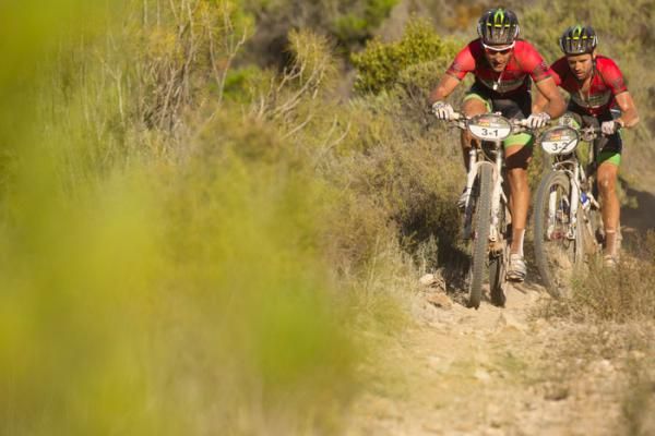 Kevin Evans leads David George as they race to minimise losses on stage 1.