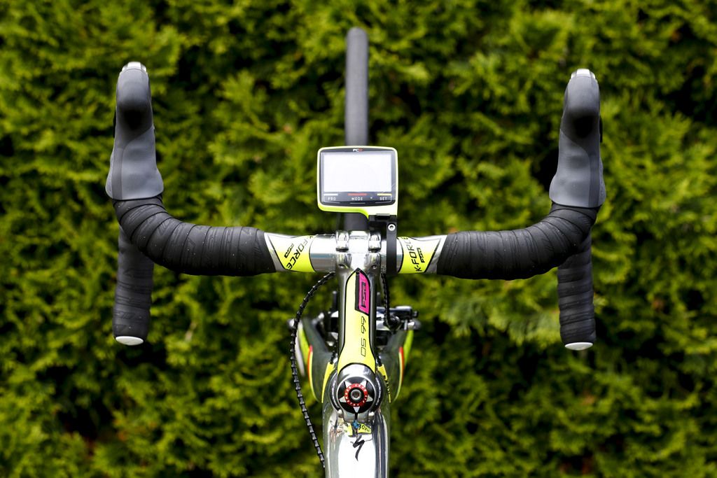 It's a very bright front end for Contador and a very unique way in which to wrap bar tap