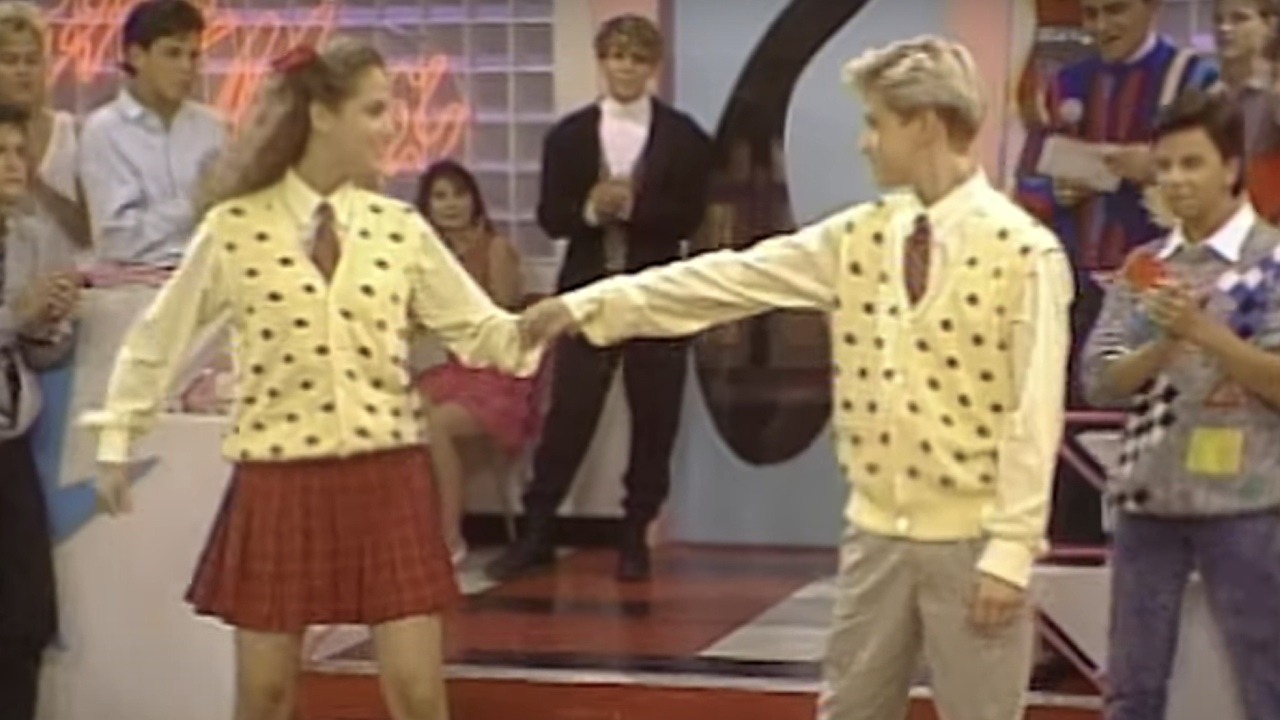 Jessie and Zack dance on Saved by the Bell