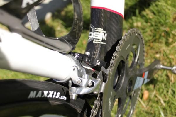 AceCo's K-Edge clamp on model insures the chain stays on in the event of bumpy roads or panic shifts.