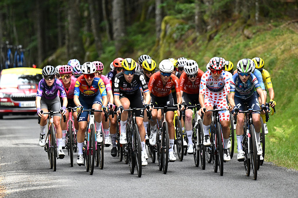 Gigante on the radar, Niewiadoma-Phinney gets an edge, Vollering and Ferrand-Prévot conserve – Revealing movements on first Tour de France Femmes mountain day