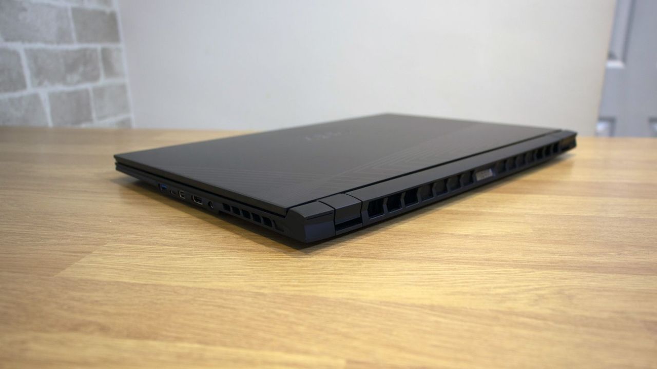 Gigabyte Aero 17 HDR YC closed