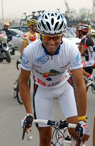 Alejandro Valverde (Caisse d'Epargne) smiles at the start