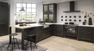 L-shaped Kitchen in black by Rational