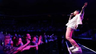 Arnel Pineda onstage