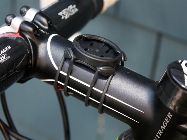 The Edge 800 with use Garmin's latest quarter-turn mount for use on either handlebars or stems.