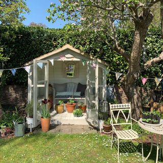 she shed ideas: white shed with bunting