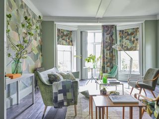 Green room with repeated pattern throughout the room