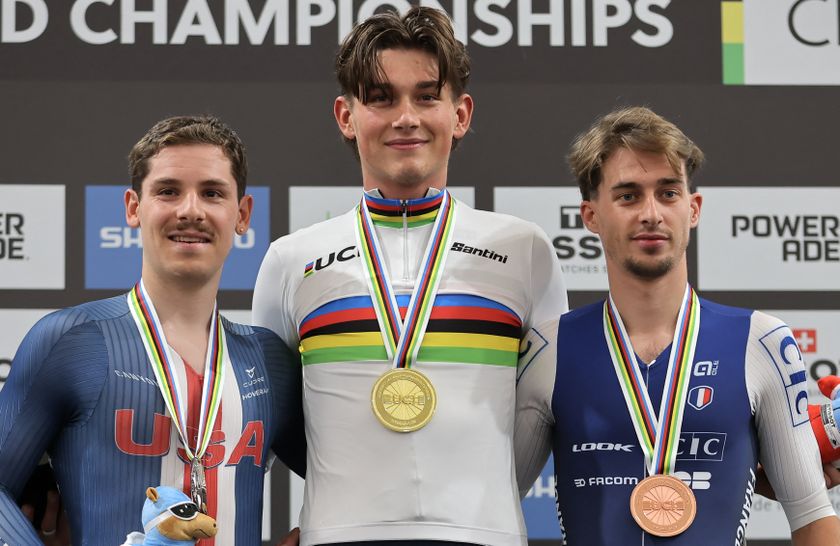Great Britain&#039;s #123 Joshua Tarling (C) celebrates his gold with US&#039; #43 Peter Moore and France&#039;s #18 Clement Petit during the men&#039;s points race 40km race award ceremony at the 2025 UCI Track World Championships, in the Penalolen Velodrome in Santiago, on October 24, 2025. (Photo by Javier TORRES / AFP)