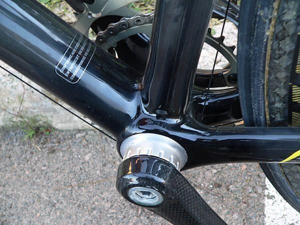 Scott's new Addict uses aluminum only in the bottom bracket shell inserts and replaceable rear derailleur hanger.