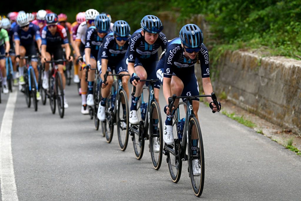 ALASSIO ITALY JULY 06 Megan Jastrab of The United States and Team DSMFirmenich leads the peloton during the 34th Giro dItalia Donne 2023 Stage 7 a 1091km stage from Albenga to Alassio Santuario della Guardia 551m UCIWWT on July 06 2023 in Alassio Italy Photo by Dario BelingheriGetty Images