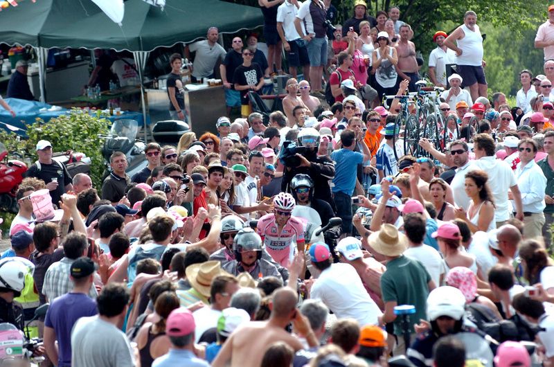 Alberto Contador rides through the tifosi in 2011