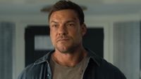 Alan Ritchson in Reacher.