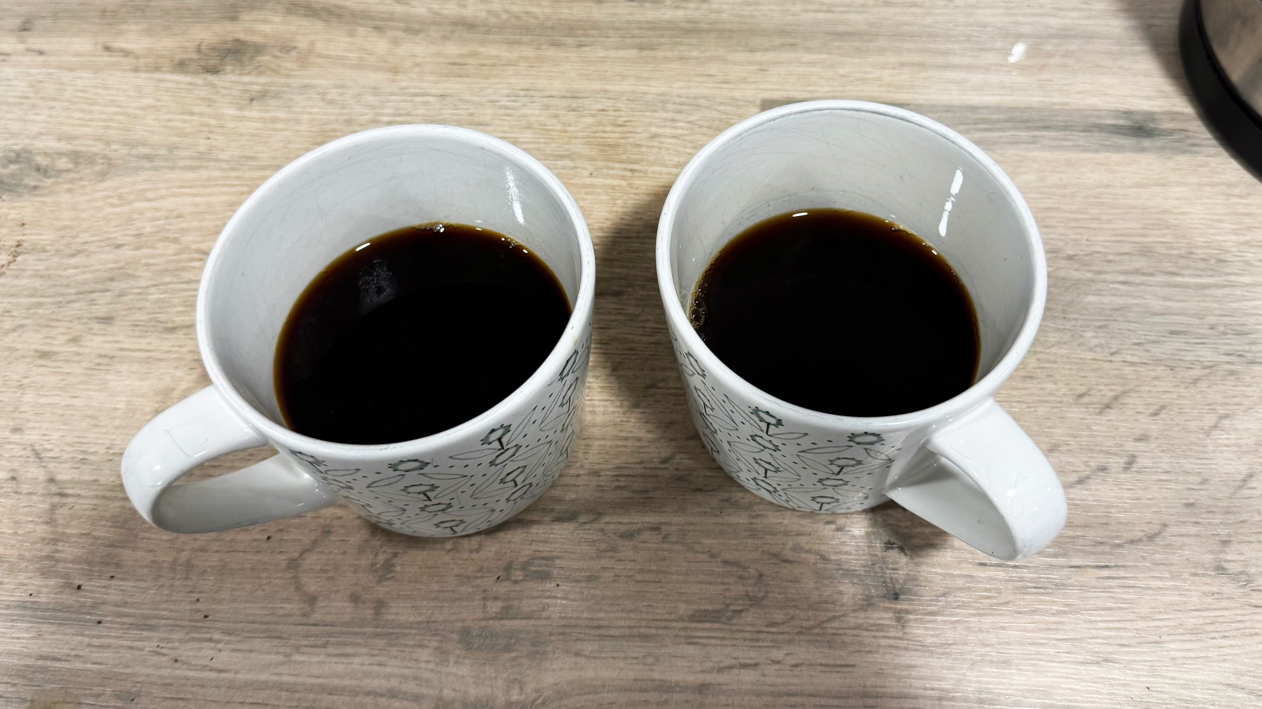 moccamaster and simply good coffee plastic-free coffee maker coffee side by side