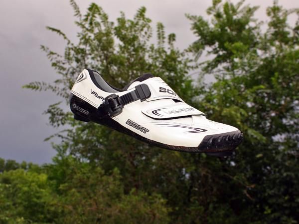 Bont's new Vaypors are indeed light at just 544g per pair (sz44) but they're also insanely rigid and with fully heat mouldable construction, they also fit like a glove.