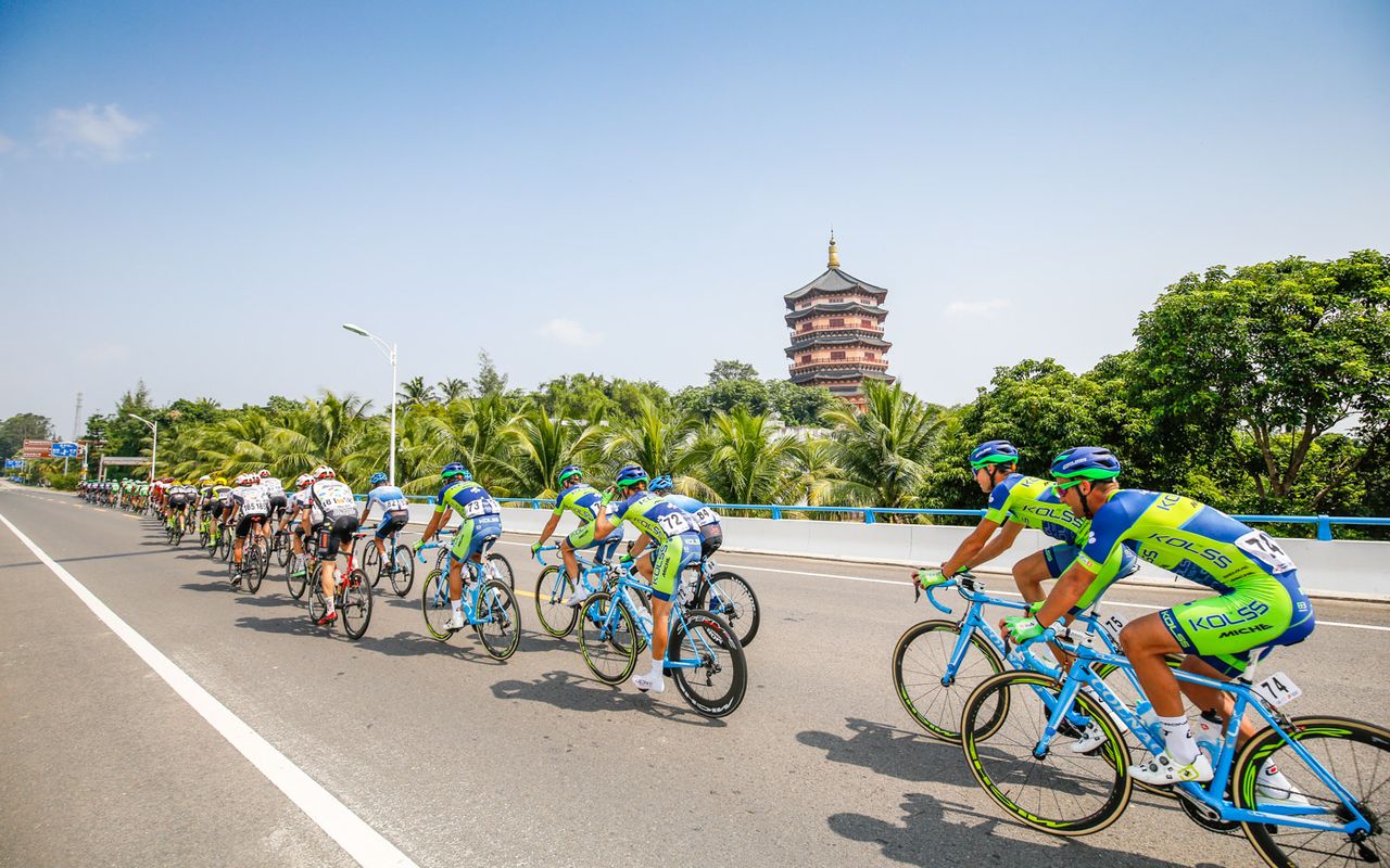 The back of the peloton
