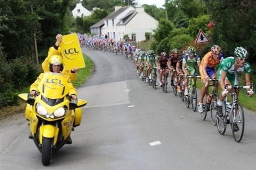 Cr&eacute;dit Agricole drives the chase