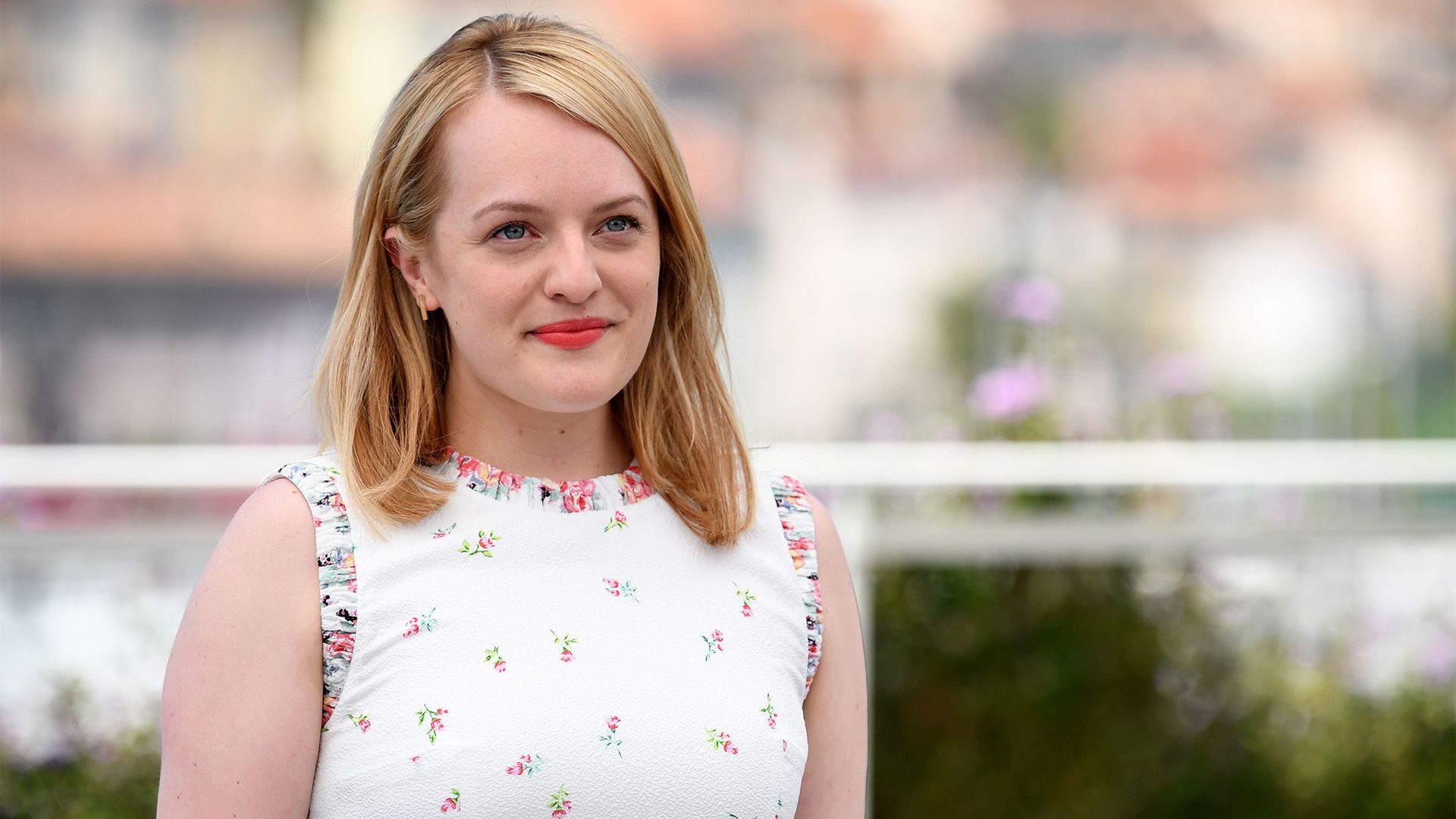 Elisabeth Moss Reveals Sexist Execs Slammed Her Ideas As Too Female Marie Claire Uk