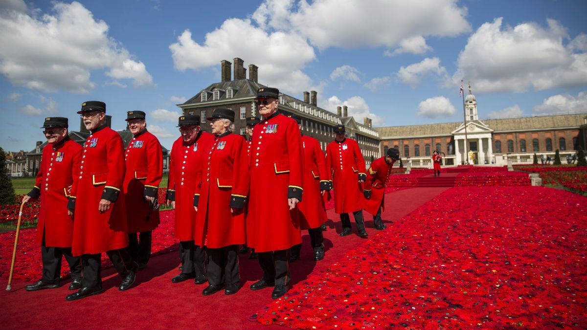 Chelsea Pensioners walk along Phillip Johnson's installation comprising around 300,000 handknitted poppies
