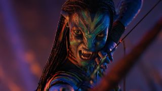 Neytiri angrily aims her bow at the camera in Avatar Fire and Ash.