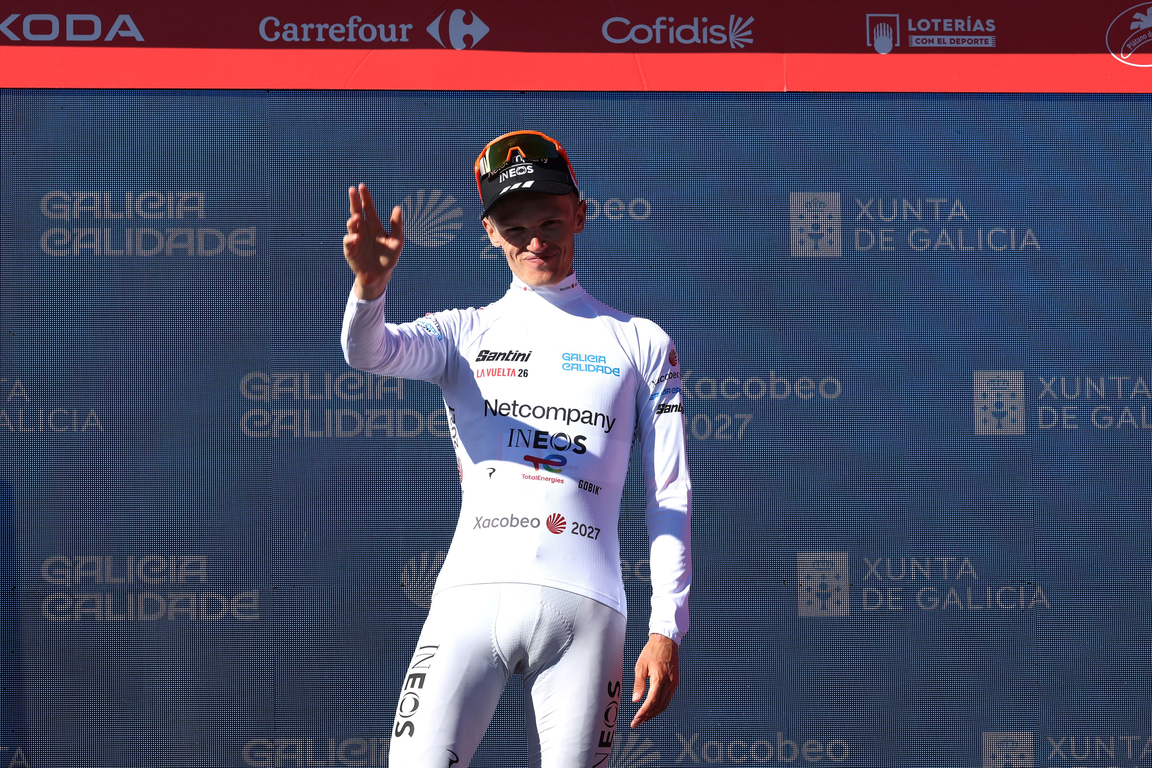 ALTO DE AITANA, SPAIN - AUGUST 30: Oscar Onley of Great Britain and Netcompany INEOS Cycling Team celebrates at podium as White Best Young Rider Jersey winner during the La Vuelta - 81st Tour of Spain 2026, Stage 9 a 187.4km stage from Villajoyosa to Alto de Aitana 1544m / #UCIWT / on August 30, 2026 in Alto de Aitana, Spain. (Photo by Alexander Hassenstein/Getty Images)