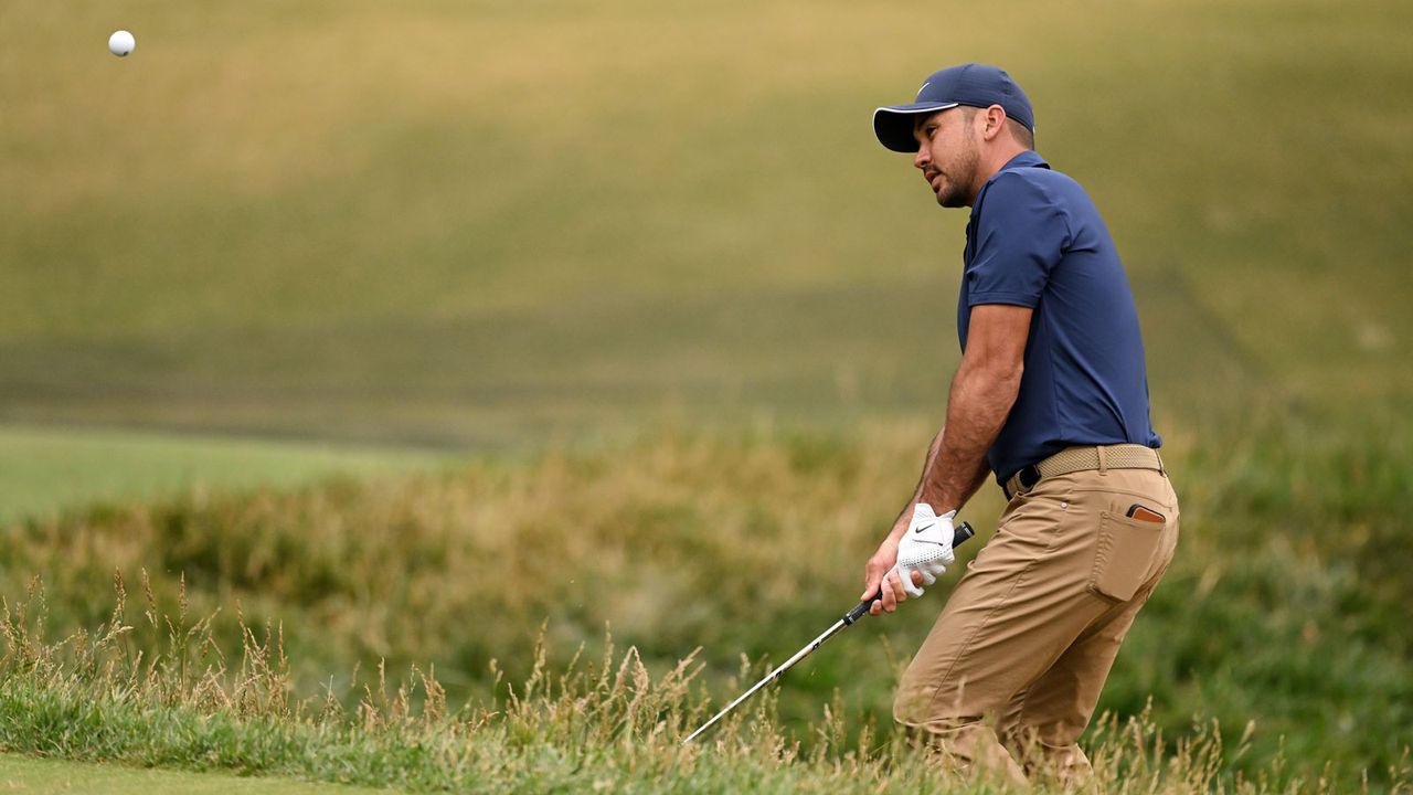 Jason Day hits a chip shot