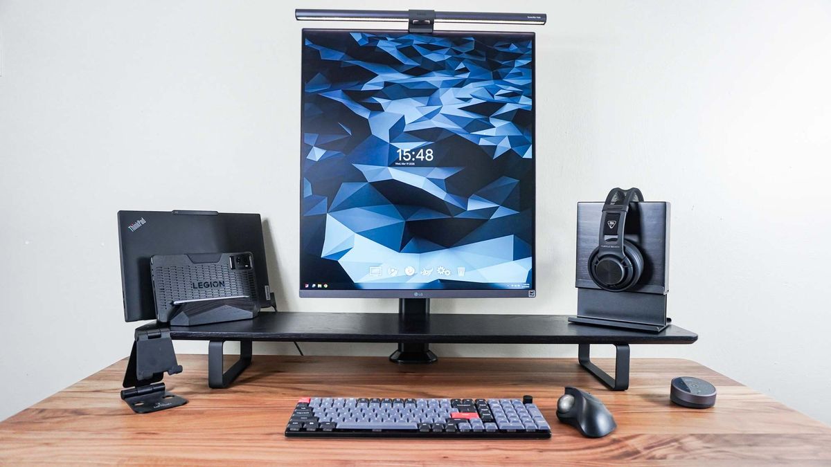 A distraction-free desk setup built around the Oakywood Standing Desk Pro