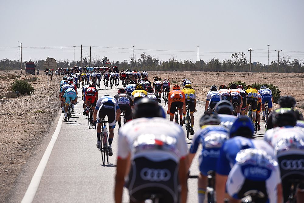 Gaps open in the field because of strong crosswinds in Qatar