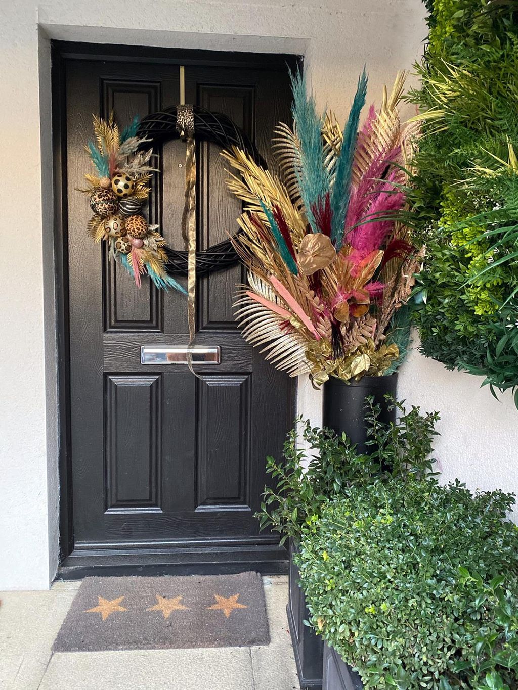 Christmas door decorating ideas - stylish ways to make your home ...