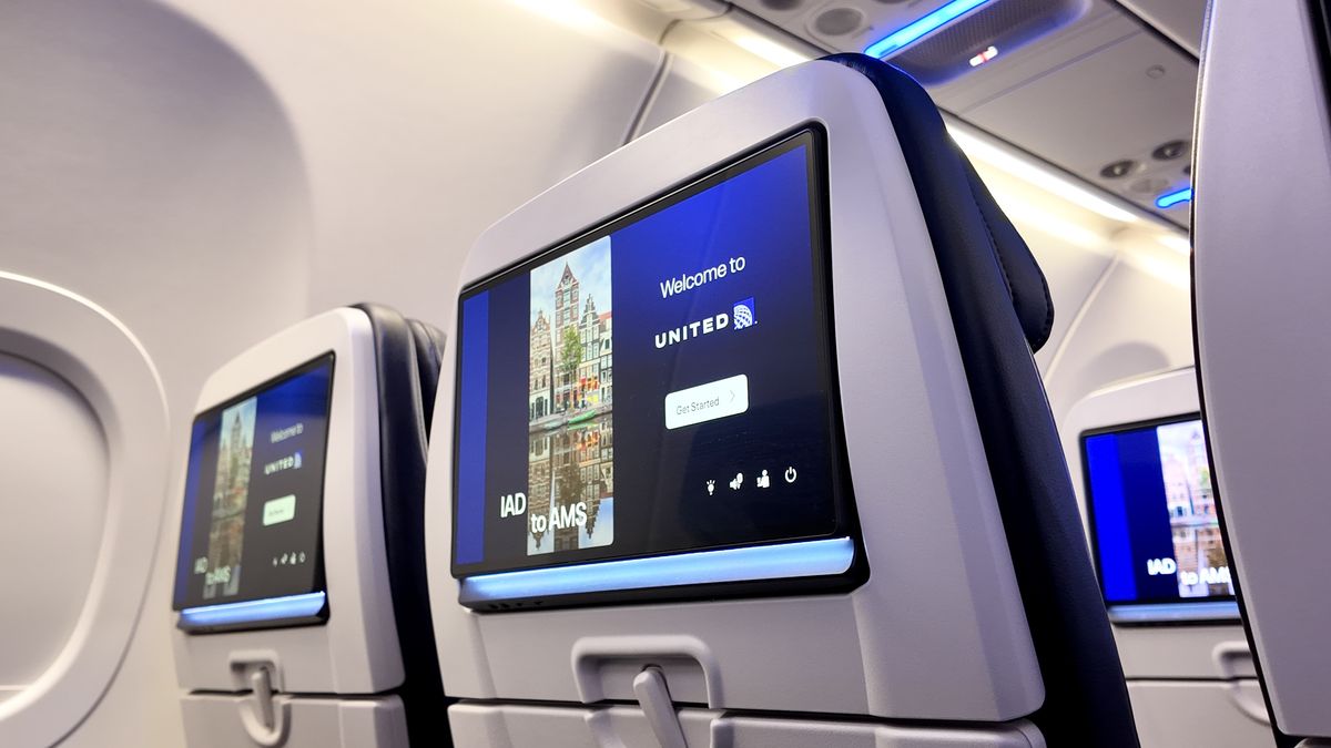 OLED in-flight entertainment screen on United Airlines Airbus A321XLR